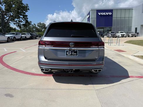 Used 2024 Volkswagen Atlas SEL Premium R-Line AWD/4WD image 5