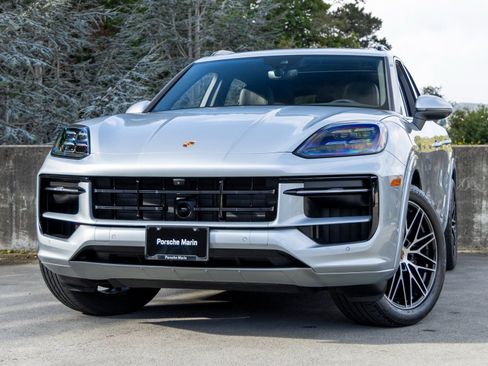 Certified 2025 Porsche Cayenne AWD/4WD image 7