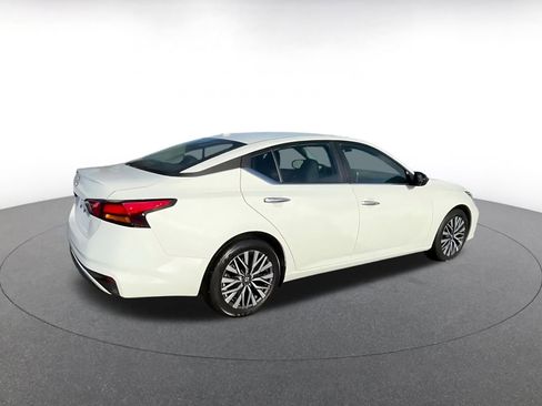 Used 2025 Nissan Altima 2.5 SV image 14