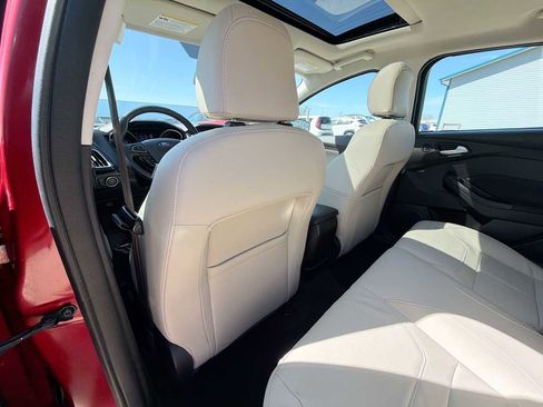 Used 2017 Ford Focus Titanium w/ Titanium Technology Package image 15