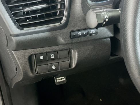 Used 2024 Nissan Leaf S FWD image 17