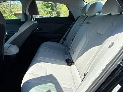 New 2025 Hyundai Elantra Limited image 25