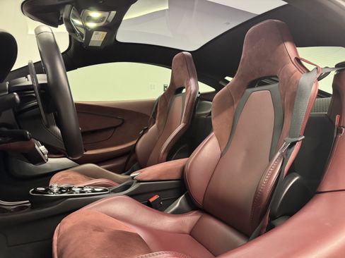 Used 2023 McLaren GT RWD image 10