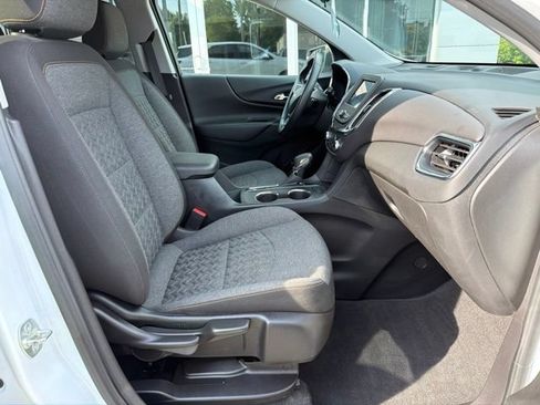 Certified 2024 Chevrolet Equinox LT AWD/4WD image 17