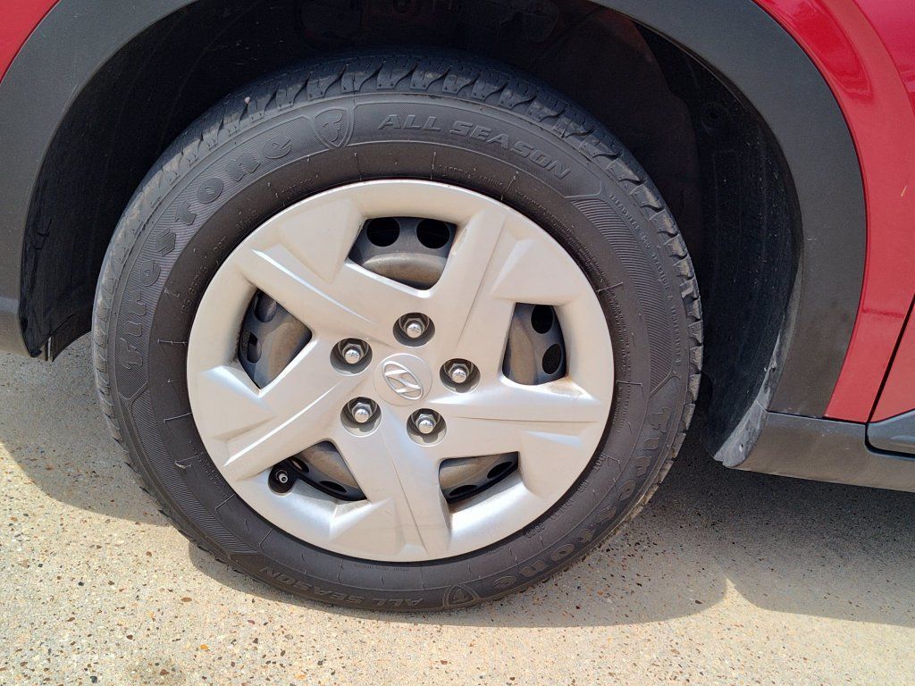 Used 2020 Hyundai Venue SE FWD image 15