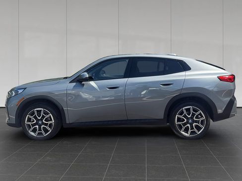 Used 2026 BMW X2 xDrive28i AWD/4WD image 2