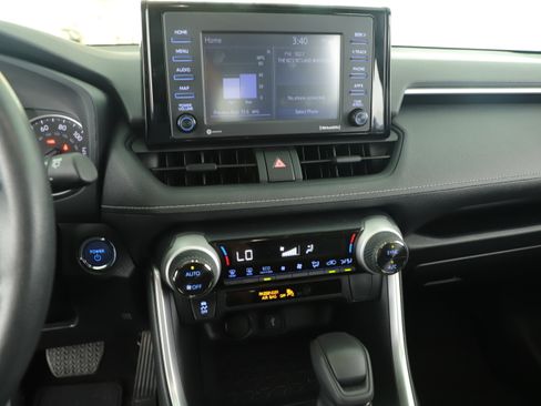 Used 2022 Toyota RAV4 XLE w/ Convenience Package image 10