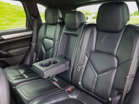 Used 2012 Porsche Cayenne S AWD/4WD image 30