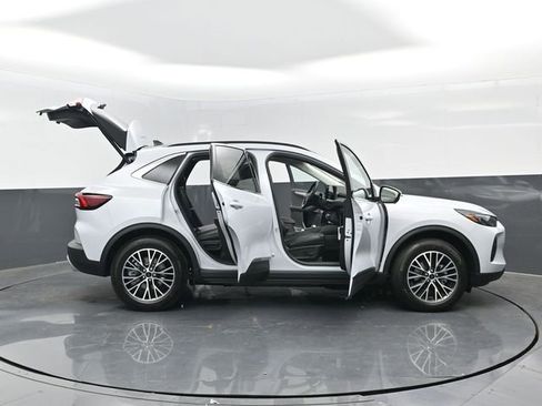 New 2025 Ford Escape SE w/ PHEV Premium Package image 27