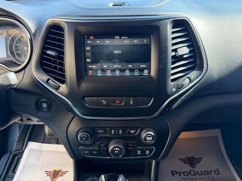 Used 2021 Jeep Cherokee Latitude Plus AWD/4WD image 28