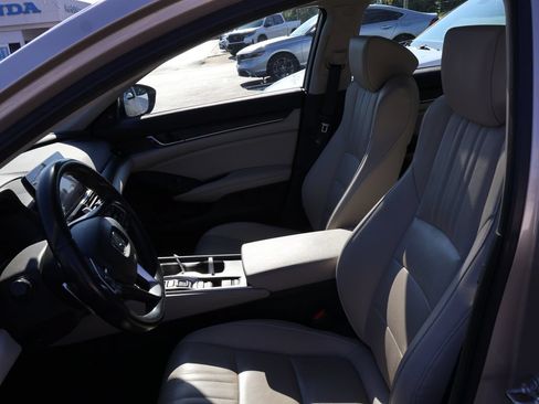 Used 2020 Honda Accord Touring image 11