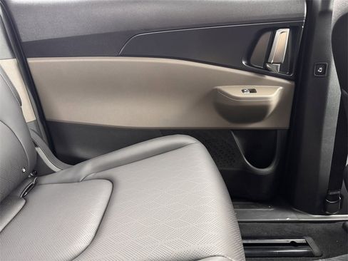 New 2026 Kia Carnival image 32