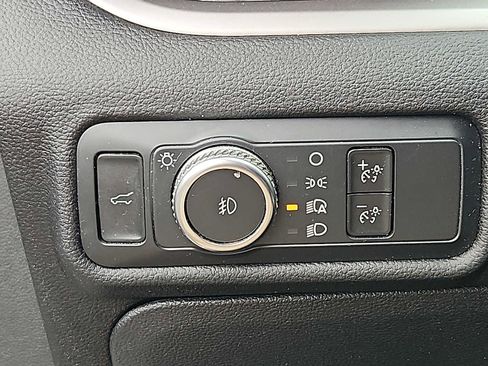 Used 2022 Ford Explorer XLT w/ Equipment Group 202A image 25