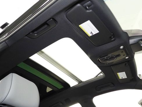 Used 2024 Audi Q5 e Premium Plus w/ Premium Plus Package image 18