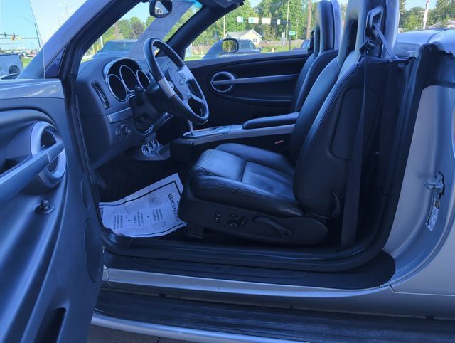 Used 2004 Chevrolet SSR w/ Preferred Equipment Group RWD image 11