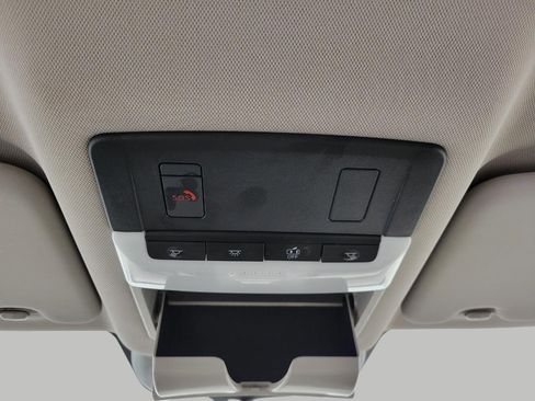 Used 2025 Nissan Rogue SV image 17