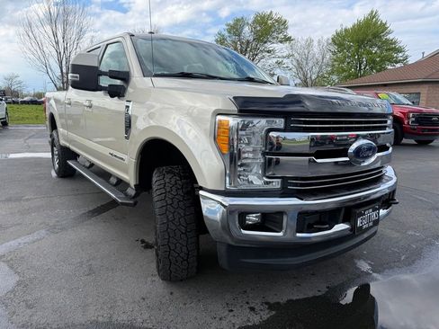 Used 2017 Ford F250 Lariat w/ Lariat Value Package AWD/4WD image 3