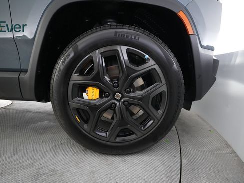 Used 2025 Rivian R1T Premium AWD/4WD image 20