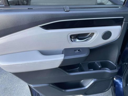 Used 2025 Honda Pilot EX-L image 21