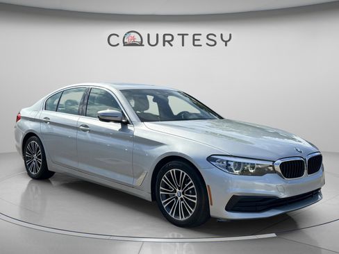Used 2019 BMW 530i w/ Premium Package image 9