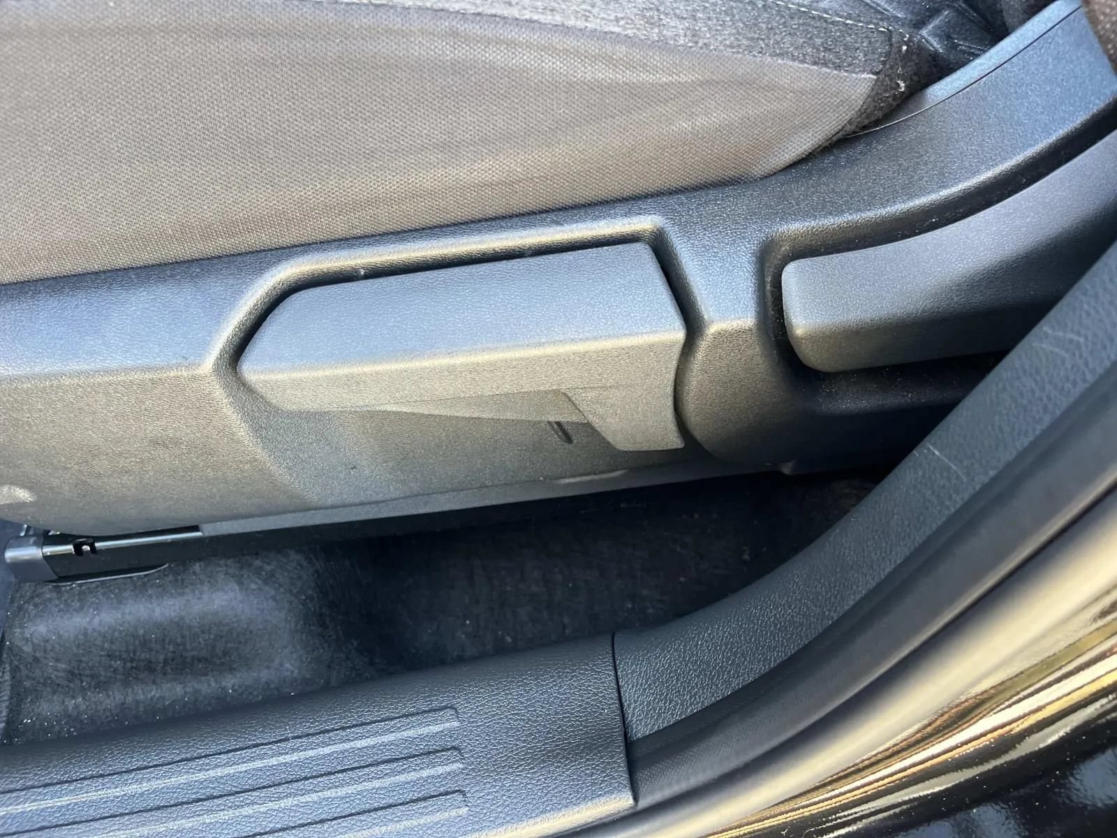 Used 2025 Nissan Kicks SV w/ Illumination Package FWD image 27