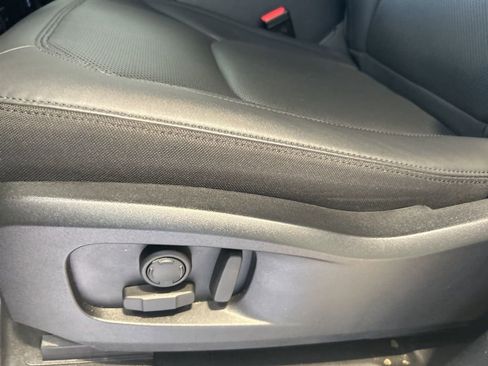 Used 2025 Land Rover Defender 110 S image 5