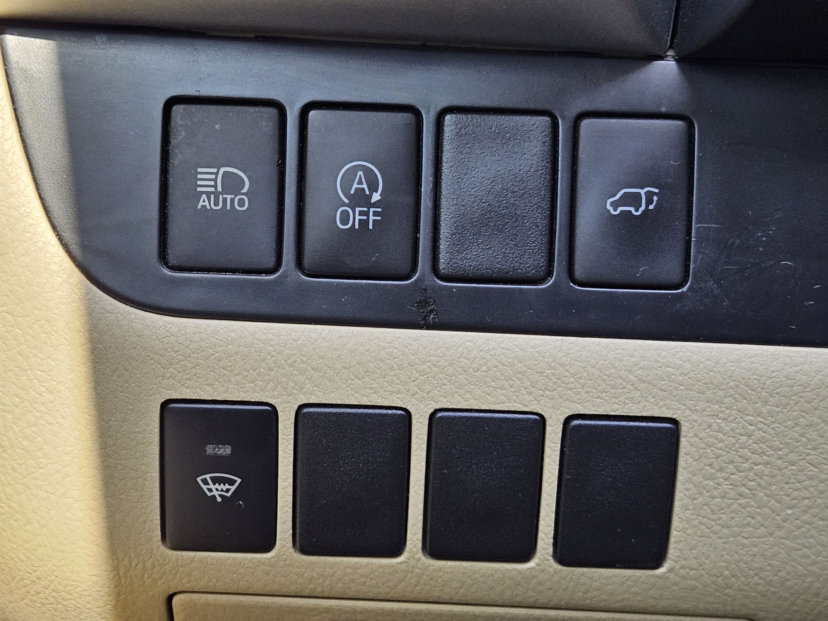 Used 2019 Toyota Highlander XLE FWD image 13