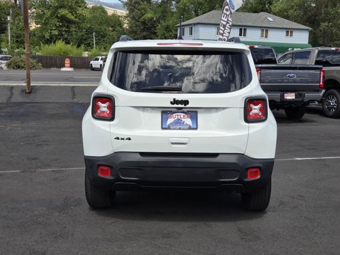 Used 2023 Jeep Renegade Latitude AWD/4WD image 6
