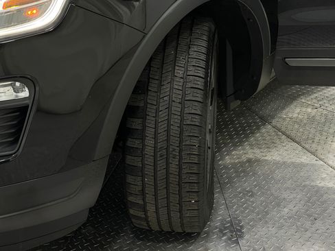 Used 2019 Ford Explorer XLT w/ Equipment Group 202A image 39