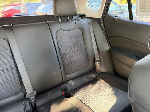 Used 2025 Chevrolet Trax LT FWD image 32