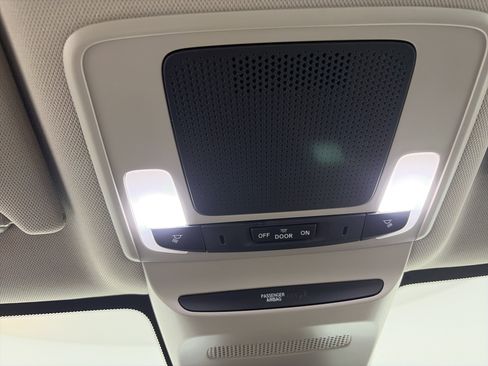 Used 2023 Honda HR-V LX image 29