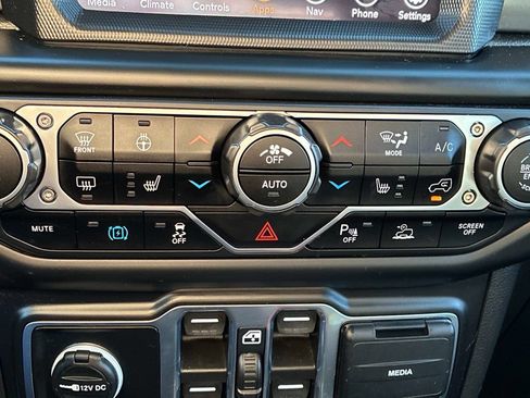 Used 2023 Jeep Wrangler Unlimited w/ Dual Top Group AWD/4WD image 33