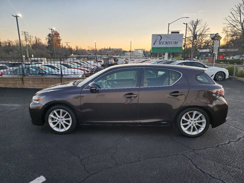Used 2013 Lexus CT 200h image 2