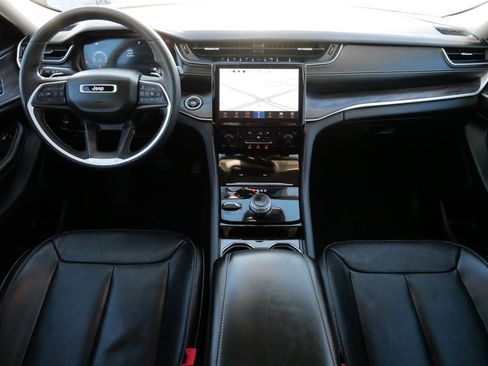 Used 2023 Jeep Grand Cherokee L Limited w/ Luxury Tech Group II image 10