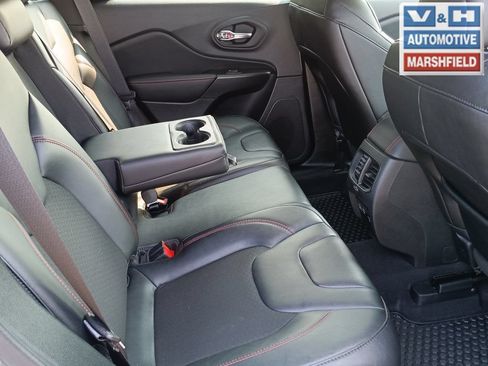 Used 2022 Jeep Cherokee Trailhawk w/ Comfort/Convenience Group AWD/4WD image 25