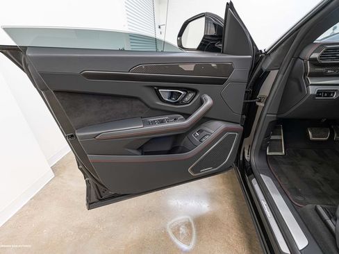 Used 2024 Lamborghini Urus S AWD/4WD image 38