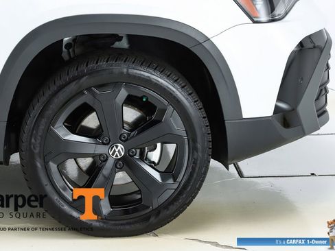 Used 2025 Volkswagen Taos SE image 52