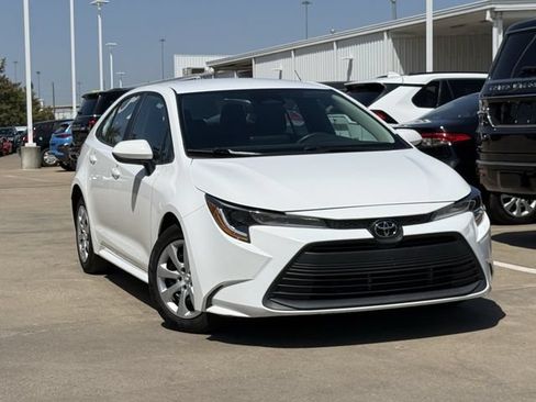 Used 2024 Toyota Corolla LE FWD image 2