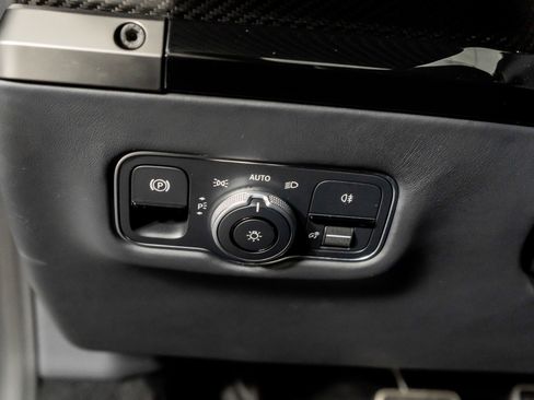 Used 2025 Aston Martin V8 Vantage Coupe image 39