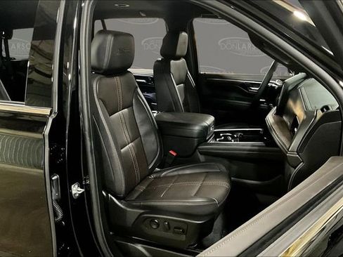 Used 2025 Chevrolet Tahoe High Country image 15