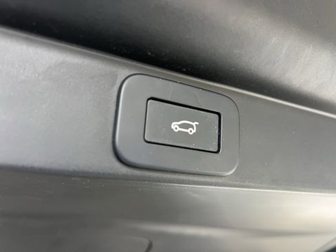 Used 2025 Land Rover Range Rover Long Wheelbase SE image 36