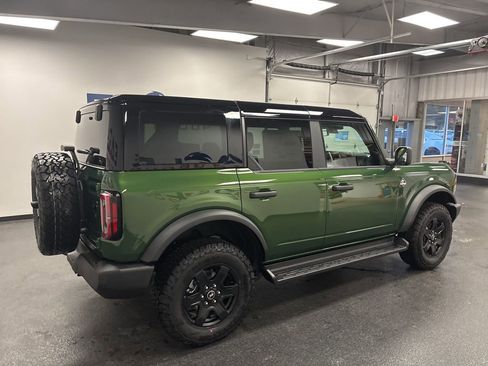 New 2025 Ford Bronco Outer Banks w/ Black Appearance Package image 14