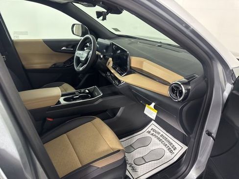 New 2026 Chevrolet Equinox ACTIV w/ Convenience Package III FWD image 17