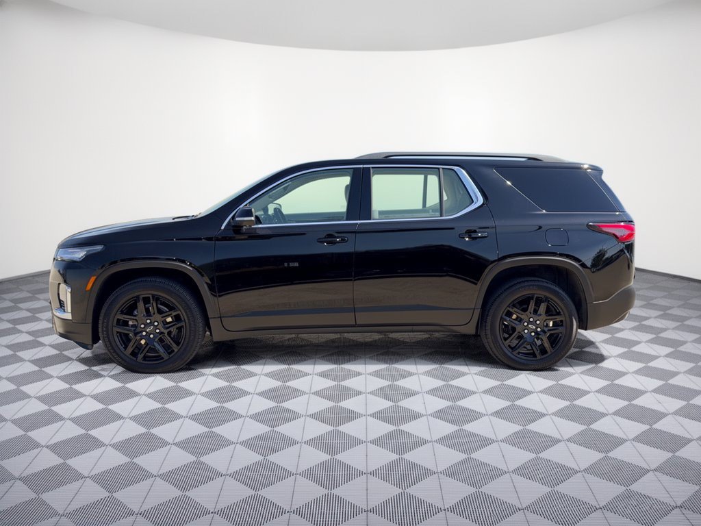 Used 2023 Chevrolet Traverse LT FWD image 2