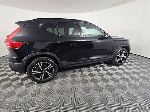 Certified 2024 Volvo XC40 B5 Core image 4