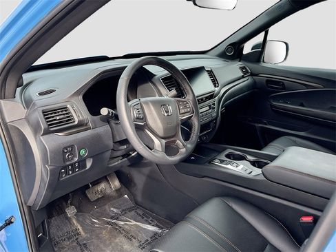 Used 2025 Honda Ridgeline TrailSport image 9