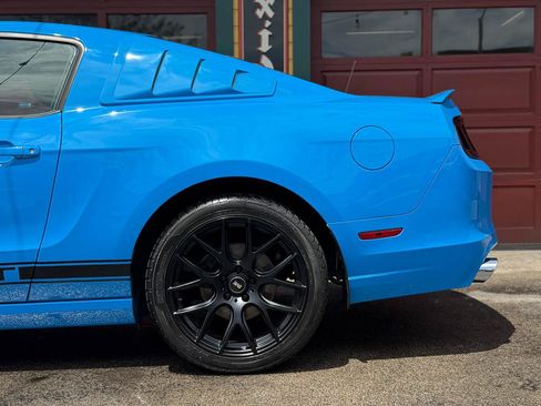 Used 2013 Ford Mustang GT Premium RWD image 34