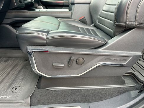 Used 2023 Ford F250 Platinum image 9