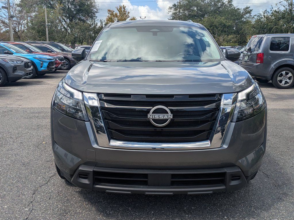 Used 2025 Nissan Pathfinder SV AWD/4WD image 9