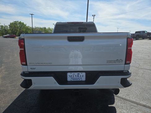 Certified 2025 Chevrolet Silverado 2500 High Country w/ High Country Premium Package AWD/4WD image 4